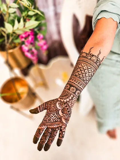 A single arm shot highlighting the skyline and the detailed patterns below it.
