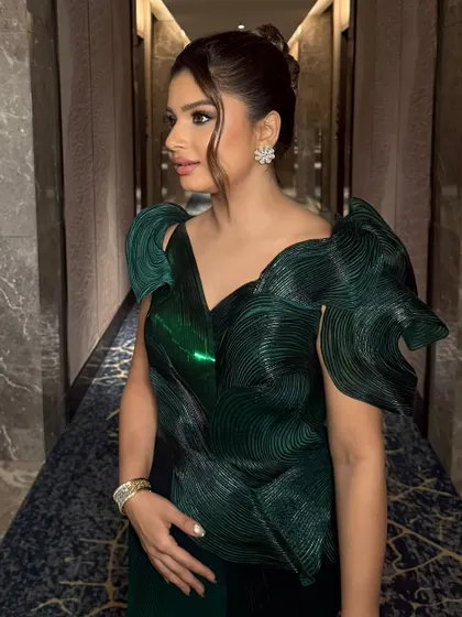 Another angle of this stunning metallic glam. The way the green chrome catches the light is just magical, and it pairs beautifully with the structured gown.