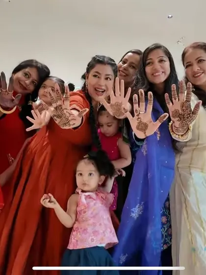 A happy group photo from a Karwa Chauth mehendi party. I love being a part of these celebrations and creating designs for the whole family.