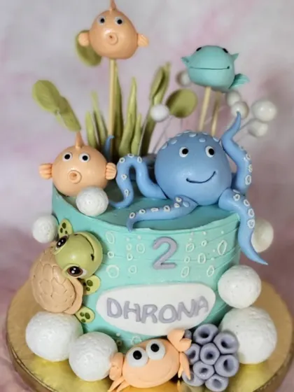 This pastel-colored underwater theme cake was a special request. I love how the soft colors give it a dreamy feel, with a cute octopus, turtle, and fish cake-pops.