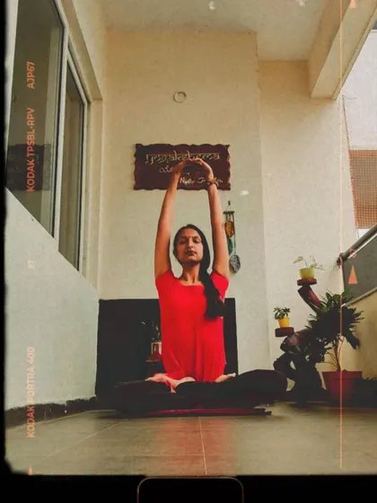 A simple seated stretch to open up the shoulders and lengthen the spine. Even small movements like this, when done with awareness, can have a big impact on your posture and energy levels.