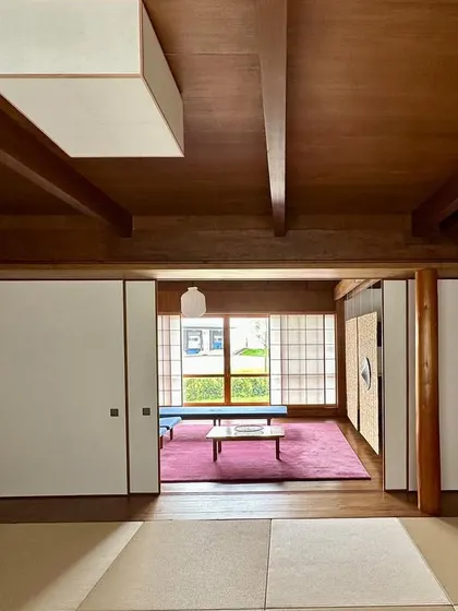 Another perspective within the Umbrella House, showing how sliding panels can transform the space. This flexibility allows the home to adapt to different needs throughout the day, a concept that is highly relevant to contemporary living.