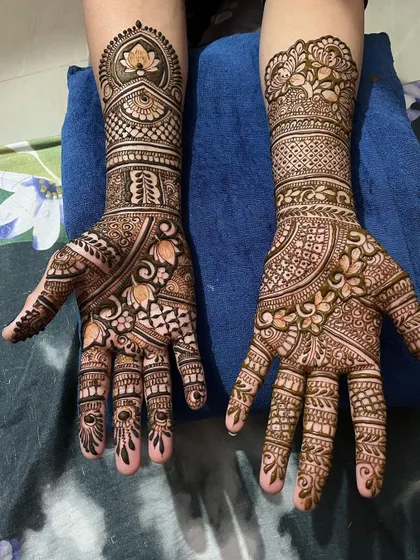 This design shows a wonderful contrast between dense patterns on the fingers and more open, flowing designs on the palm. The lotus dome on the wrist ties it all together.