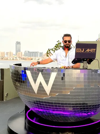 A final shot from the incredible W Dubai gig. The combination of music, location, and crowd was perfect.