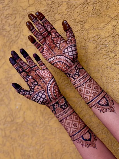 Shifna's wedding mehendi, a gorgeous design with a mix of bold negative space and fine, intricate details.