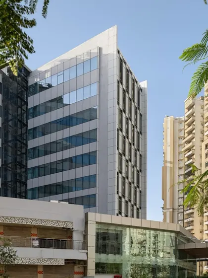 A closer view of the Sarvodaya Hospital facade highlights the balance between advanced medical infrastructure and sensitivity to its surroundings. The design creates a facility that effectively serves both the community and the needs of modern care.