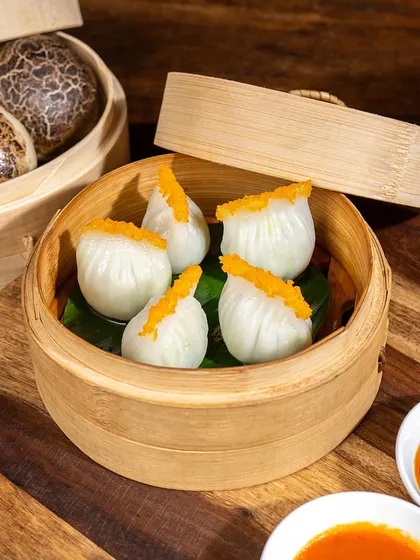 Discover culinary elegance with our New York Cheese and Truffle dim sum. Each bite blends creamy cheese and luxurious truffle for a taste sensation like no other.
