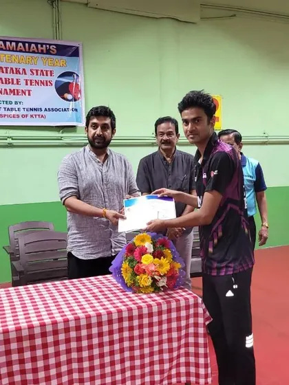 Shreyal Telang receiving his award at the CVL Shastri Memorial tournament.