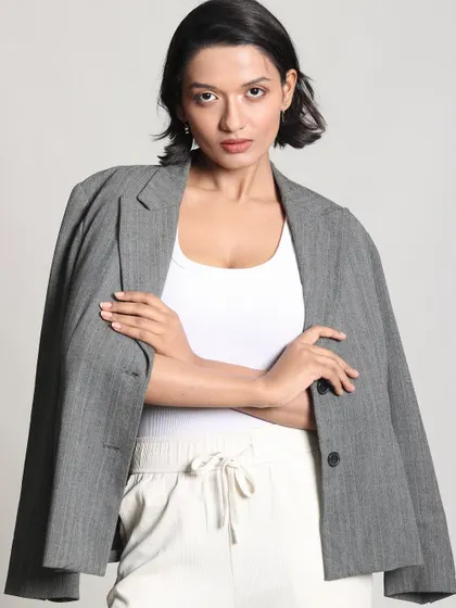 A polished and professional look with a minimalist touch. The makeup is clean and understated, paired with a simple bob hairstyle, perfect for a corporate or formal setting.