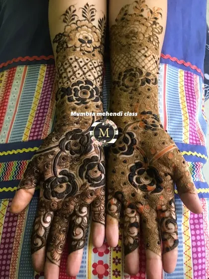 A lovely design for Jummah, with a mix of netting, floral, and paisley patterns.