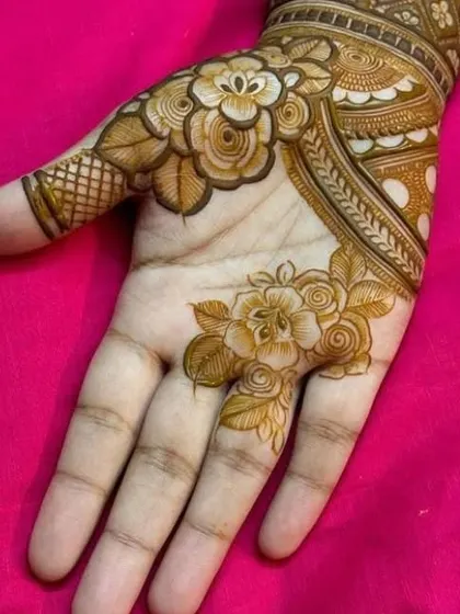 A simple yet beautiful floral motif placed on the side of the palm. This kind of delicate placement is perfect for a minimalist aesthetic.