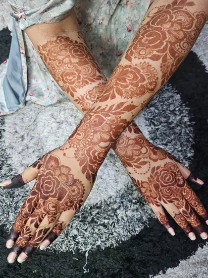 The full view of the beautiful floral stain. The design flows elegantly from the hands to the arms, with a consistently deep and even color.