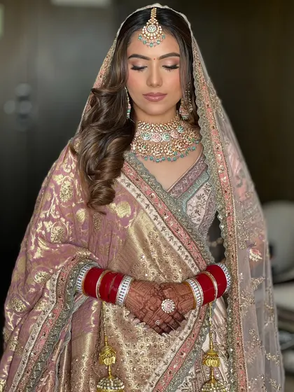 The soft waves under the dupatta create a dreamy and romantic effect, perfect for a daytime wedding or Anand Karaj ceremony.