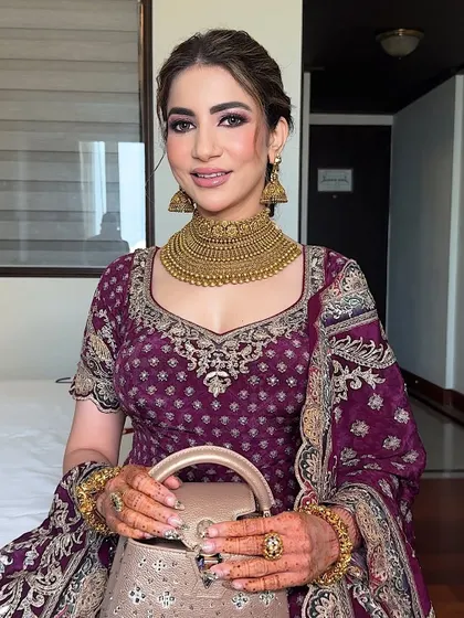 A glam look crafted with love. This makeup was perfect for a day-to-night event, with unified hues of rose pink and burgundy creating a mesmerizing and merged canvas.