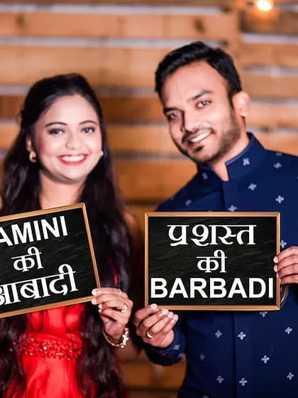 I love when couples bring their sense of humor. These funny, customized chalkboards add a personal and lighthearted touch to their pre-wedding photos.
