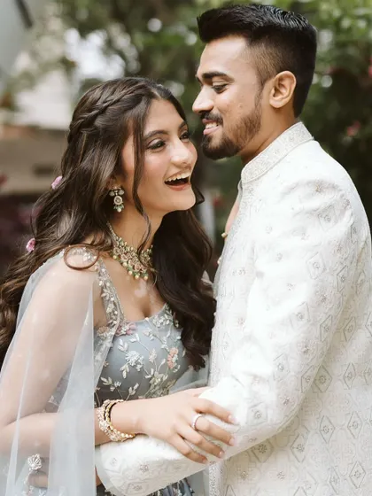 Pure happiness! Candid moments like these are the best. Her makeup looks natural and radiant.