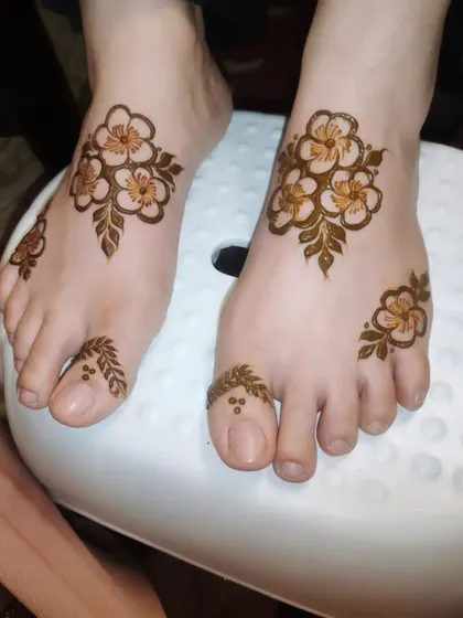 Another view of the simple and sweet floral foot design, a favorite for many.