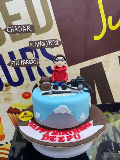 A 2.5kg trekking-themed cake for an adventurer, with fondant signs pointing to famous Himalayan treks.