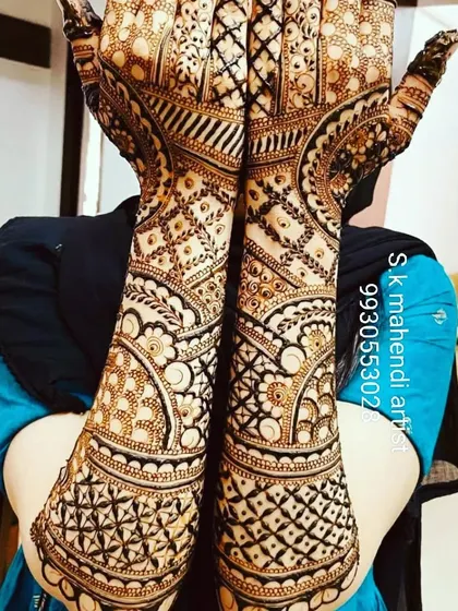 An extremely detailed and intricate design focused on fine line work. This full-coverage mehendi is perfect for brides who want a very rich and traditional look.