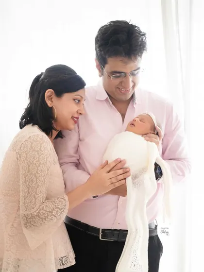 The way parents look at their newborn is pure magic. I aim to capture that sense of wonder and deep affection in every family and newborn session.