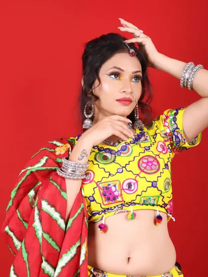 A close-up of the Navratri makeup, featuring a unique yellow and black eye look with traditional dots.