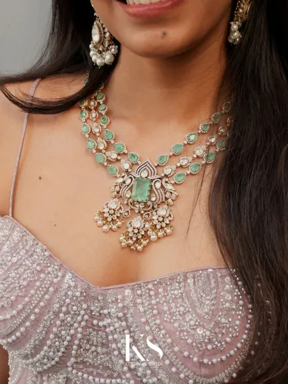 A closer look at our Victorian neckpiece. The double-layered design with mint green stones and a central pendant makes it a standout piece.