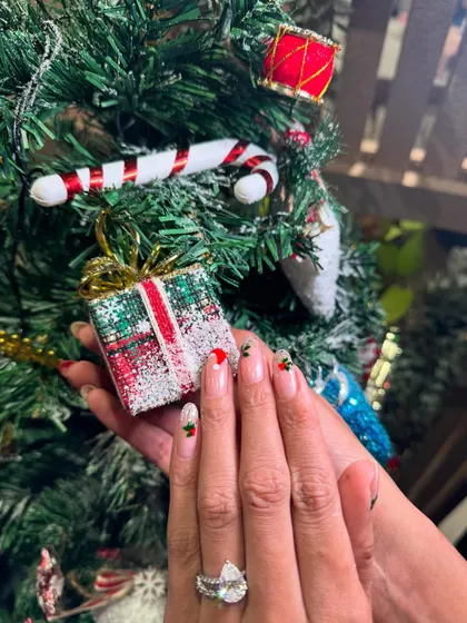 The little details make all the difference. We love adding festive touches like these tiny holly leaves to get you ready for the season.