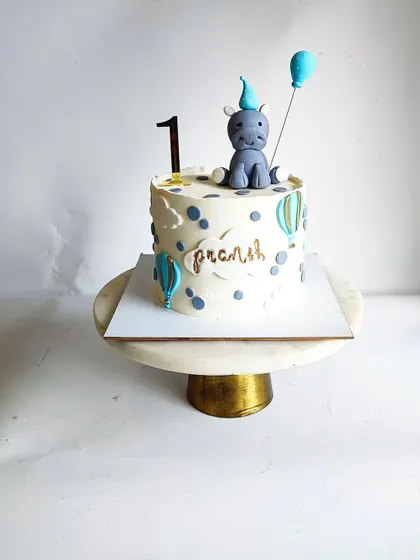 A simple and charming design for a memorable first birthday party.
