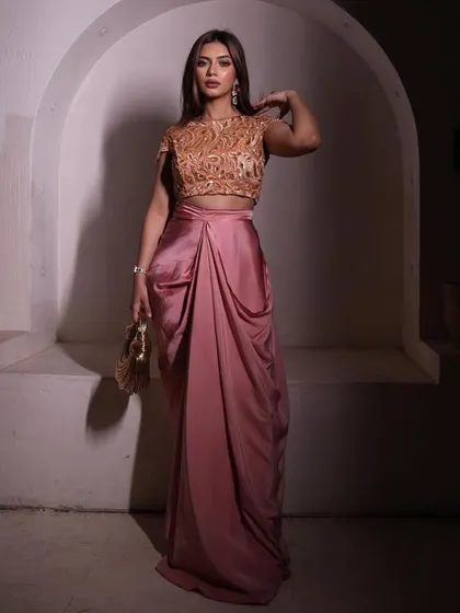 A full-length shot of Nagma Mirajkar's modern and chic ethnic look.