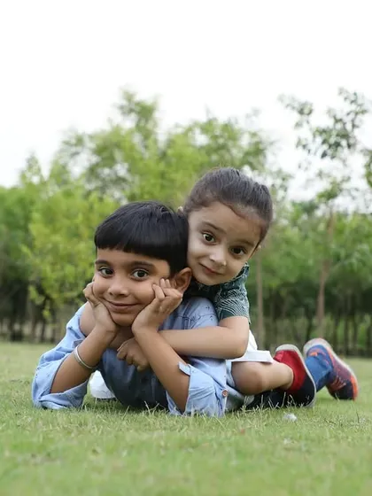 Capturing the unique bond between siblings is one of my favorite things to do. These unposed, playful interactions result in the most authentic and heartwarming photographs.