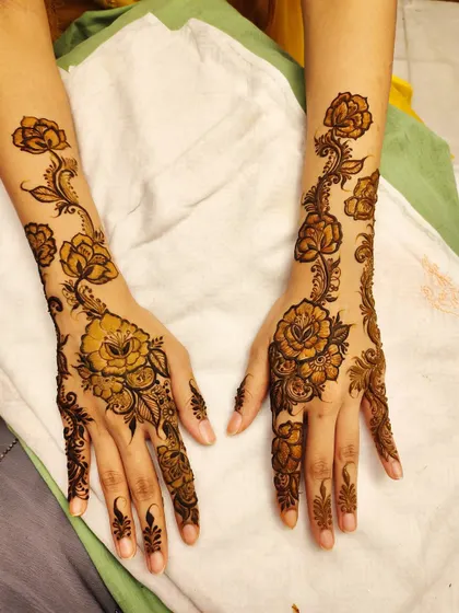 A beautiful floral design with large rose motifs. The shading gives the flowers a three-dimensional look.
