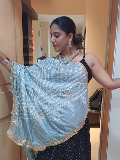 Another Navratri look. I believe that feeling the part with the right attire enhances the dance experience, especially for traditional forms like Garba.