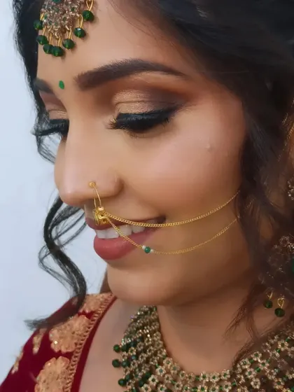 A detailed shot of the eye makeup for this Gujarati bride, featuring a soft brown and gold blend with a sharp winged liner.