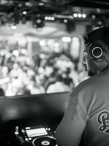 A black and white shot capturing the vibe at Growl Noida. Sometimes a picture without color shows the raw energy of the crowd even better.