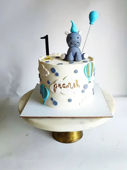 A hippo might be an unusual choice, but not when it's this cute! A sweet cake for Pransh's first birthday, featuring his favorite animal.