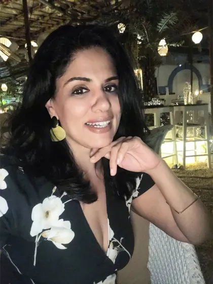 For an impromptu vacation to Goa, my pictures are more about the moments than perfection. Here I am, relaxed and happy, ready for a delicious meal.