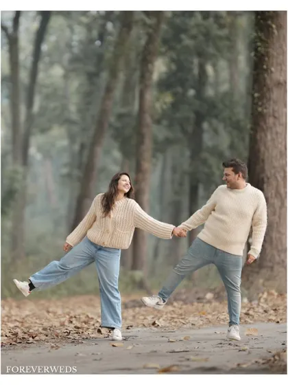 A perfectly synchronized, playful moment between Sayantani and Piyush on a forest path. It’s shots like these, full of movement and laughter, that truly reflect a couple's personality.