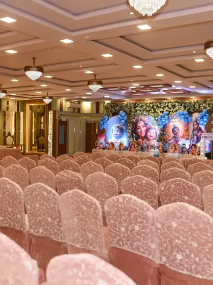 A view of the seating arrangement and the stage from the side.