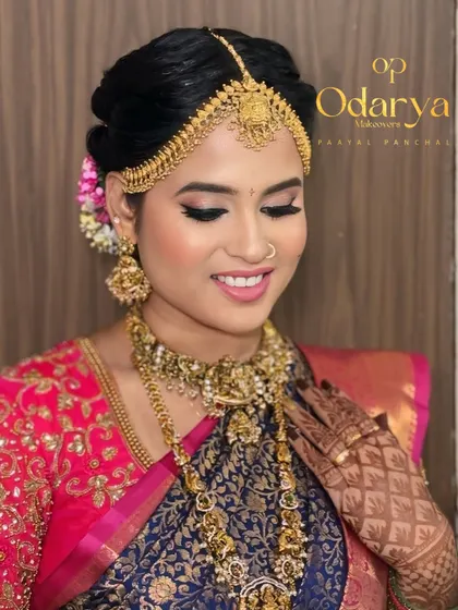 A closer look at the soft glam makeup for this South Indian bride. The subtle contour, blended eyeshadow, and perfect pink lip let her natural beauty and happiness shine through.