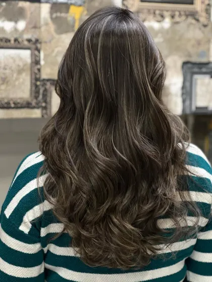 The back view of this gorgeous and natural-looking first-time color.