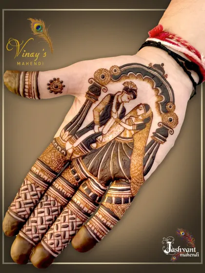 Capturing movement, like this dancing couple, adds a dynamic element to bridal mehndi. We explore different poses and compositions to bring wedding scenes to life.