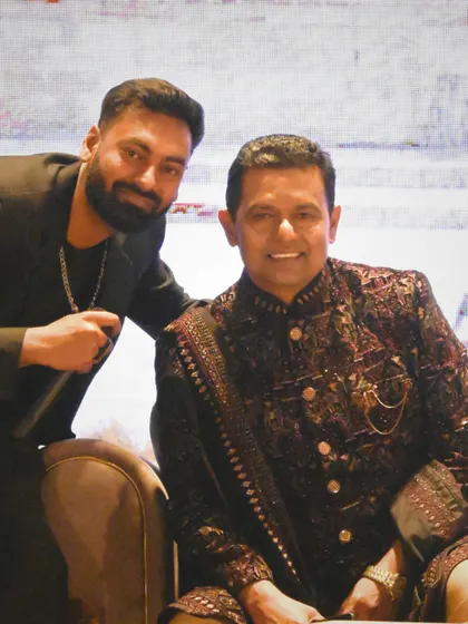 Sharing a moment with a distinguished guest at a wedding. My ability to interact professionally and warmly with all attendees is a key part of my service.