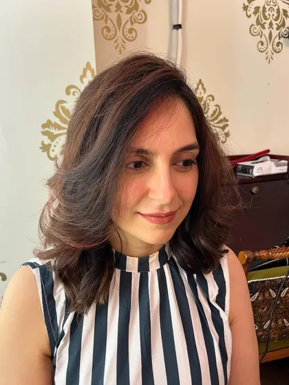 Komal's new color and cut are chic and modern.