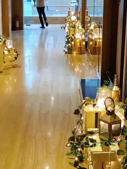 Attention to detail extends to every corner of the venue. This hallway was decorated with mirrored pedestals, lanterns, and fairy lights to create a warm and luxurious path for guests moving between spaces.