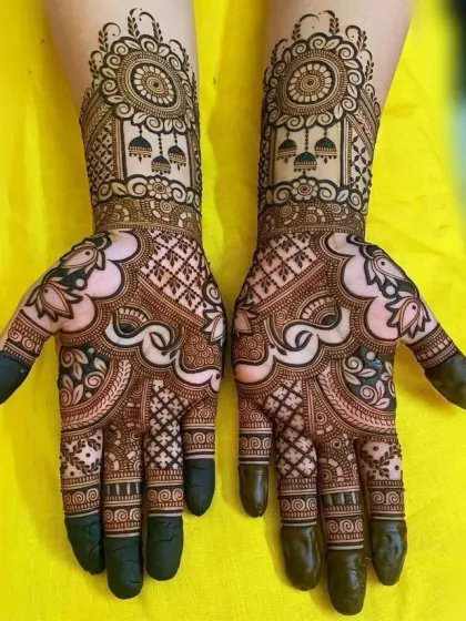 This design features hanging jhumkas (earrings) and mandalas, creating a symmetrical and graceful look perfect for any bride.
