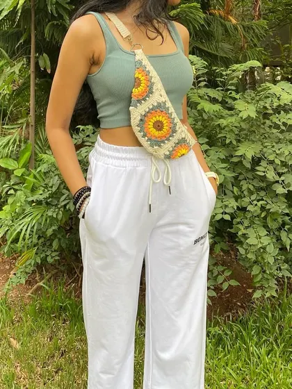 Styled for a casual day out, the cream sunflower fanny pack is versatile and can also be worn as a sling bag across the body.