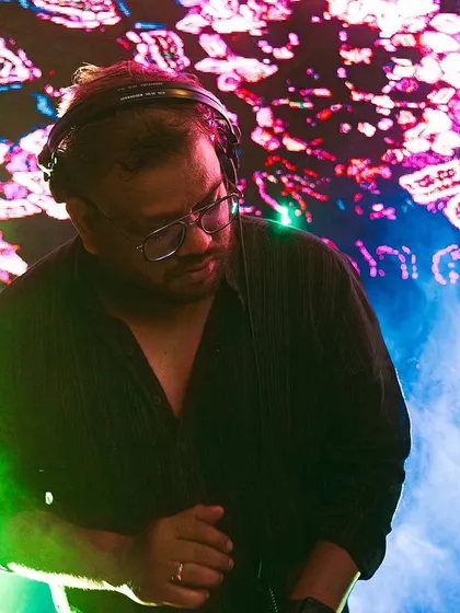 In my zone, surrounded by incredible visuals and an even better crowd at Masala House.