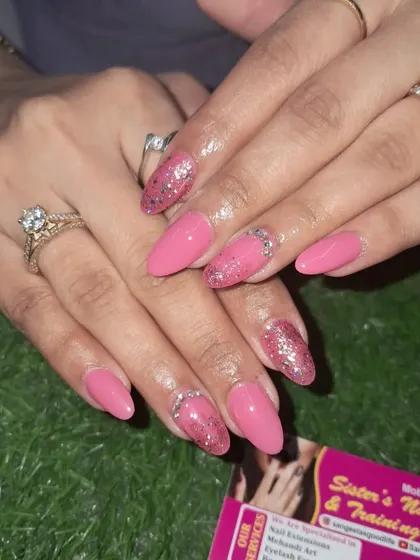 A beautiful pink set with glitter and rhinestone accents for a touch of sparkle.