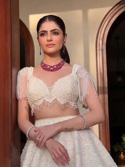 The complete look, exuding modern elegance. The makeup is subtle yet impactful, creating a polished and sophisticated feel for the contemporary bride.