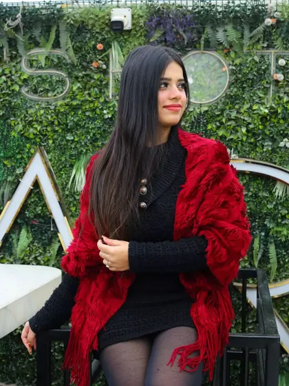 A winter-themed portrait in a cafe with a green wall. The indoor setting provides a comfortable environment for a seasonal shoot while still offering a visually interesting background.